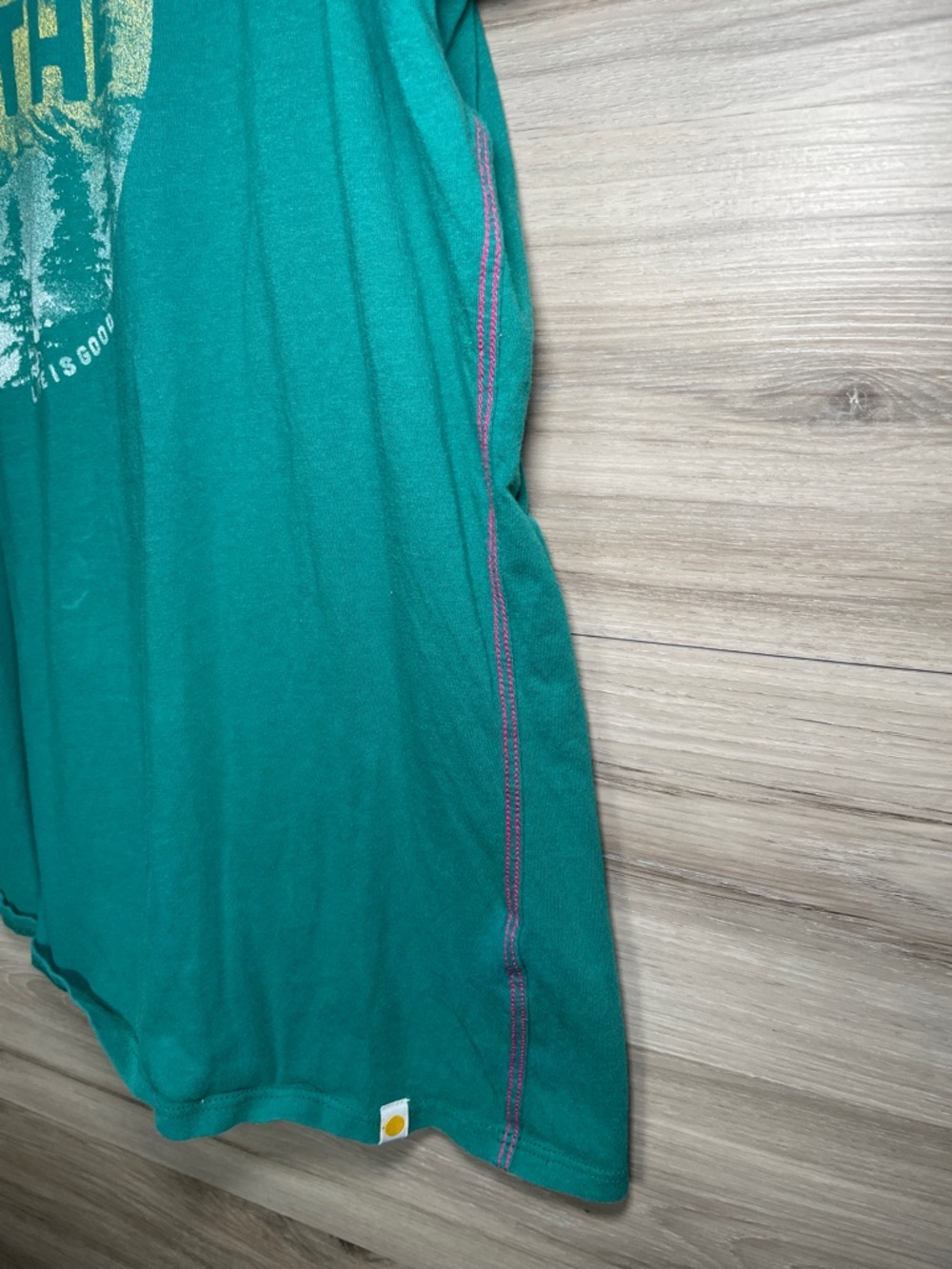 EUC- Vintage Women's Life is Good SS V Neck Graphic Tee - Picture 4 of 10